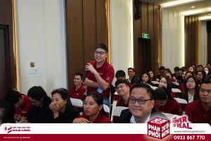 san-nam-long-dao-tao-doi-ngu-livestream-va-dung-video-nl