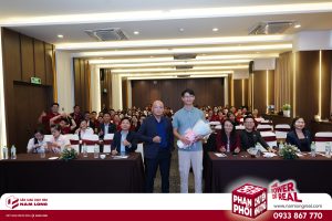 san-nam-long-dao-tao-doi-ngu-livestream-va-dung-video-nl